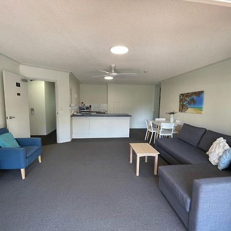 Belaire Place Motel Apartments Caloundra Exterior photo