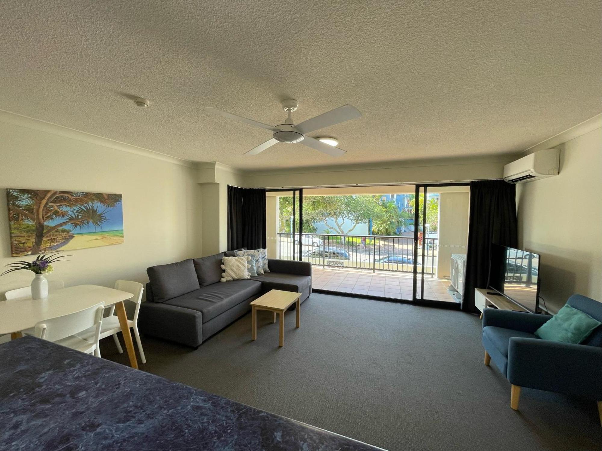 Belaire Place Motel Apartments Caloundra Exterior photo